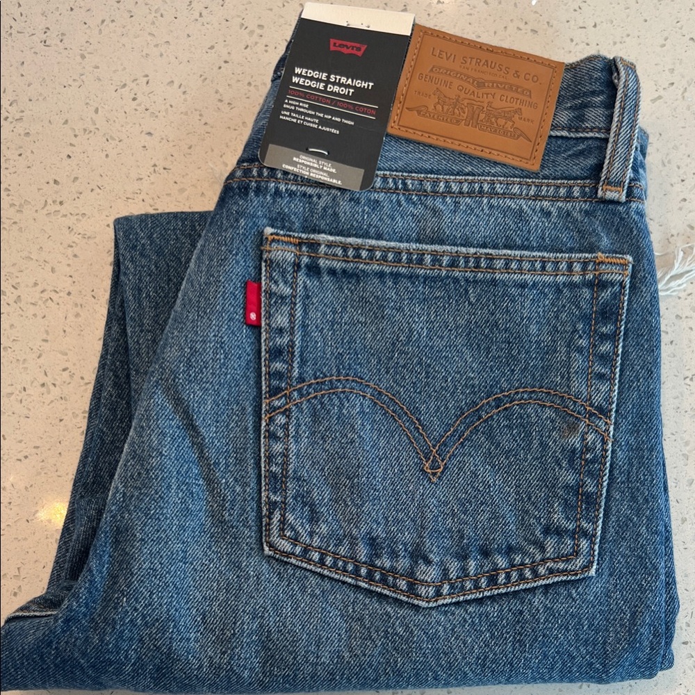 NWT Levi's Wedgie Straight Jeans